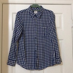 Women’s Gap long sleeve button down. Soft